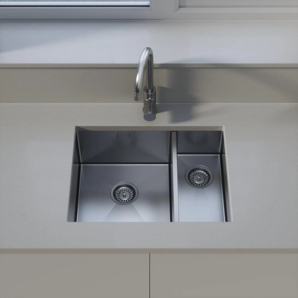 UKinox TNL 340.70.30  Polished1.5 Bowl Handmade SS Undermount/Inset kitchen sink