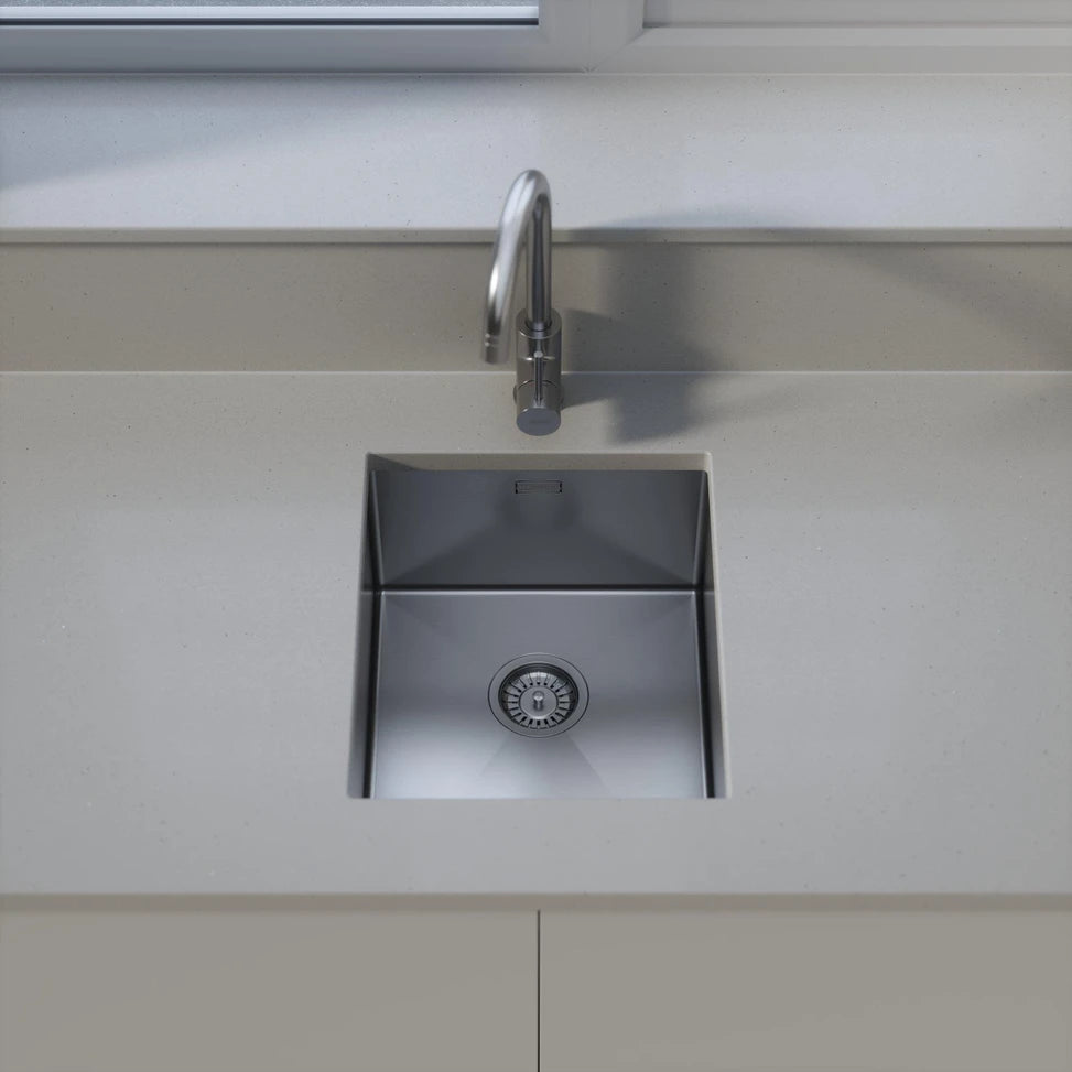 UKinox TNL 340 Polished 1 Bowl Handmade SS Undermount/Inset kitchen sink